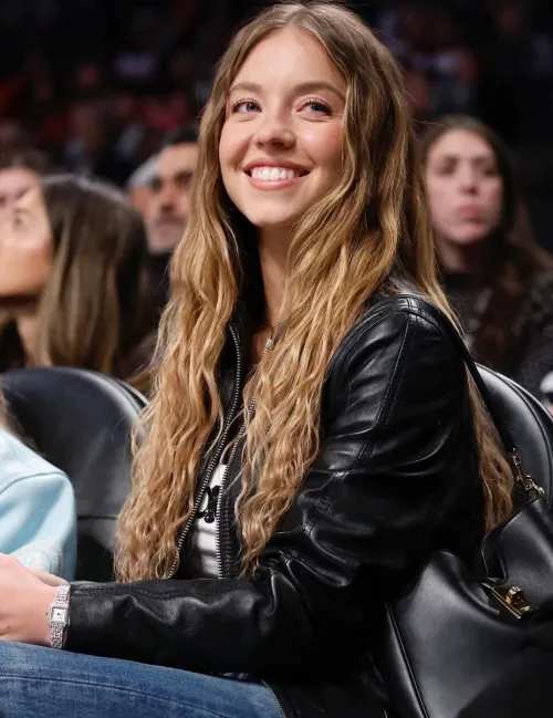 Thumbnail Sydney Sweeney: Appreciating Beauty by SouthFL-guy in PrettyGirls Category
