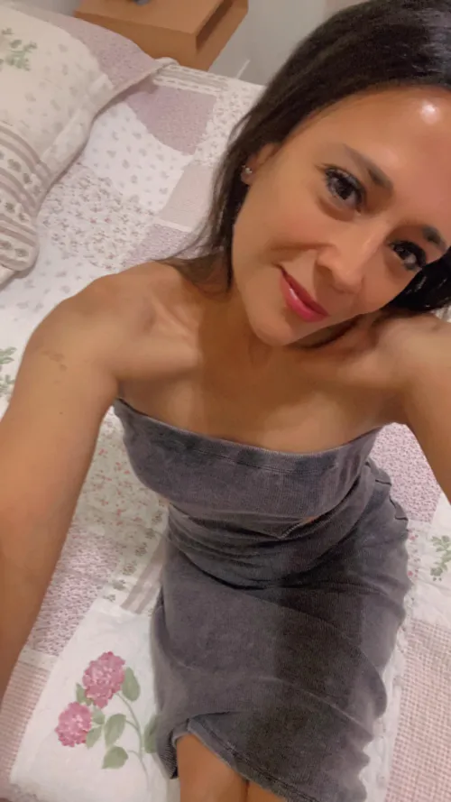 Thumbnail Morning Delights: Exploring the Charms of a Hot Milf by veroonic_a