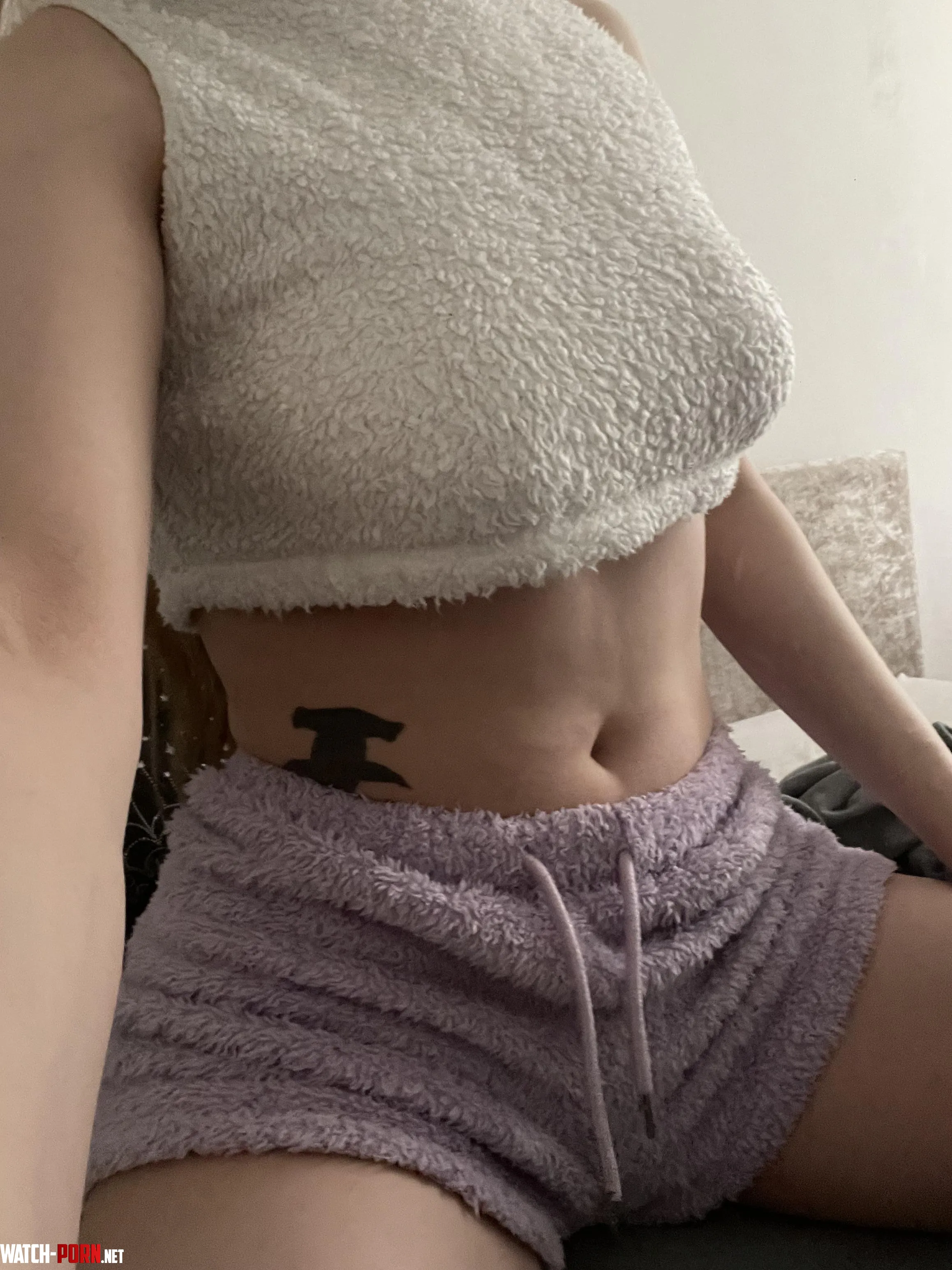 Even my pyjamas are cropped by Aylou2