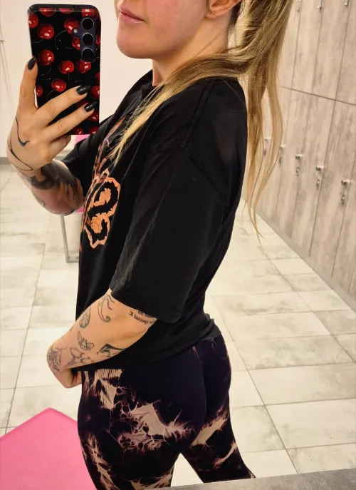 Thumbnail Dive into Tie-Dye Hotness: Quite_Loud9's YogaPants Fashion