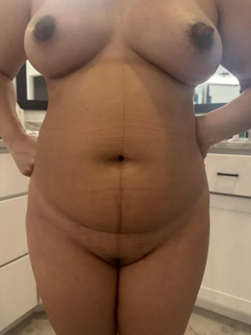 Thumbnail Celebrating the Juiciness of Pregnancy with Queen-elektra