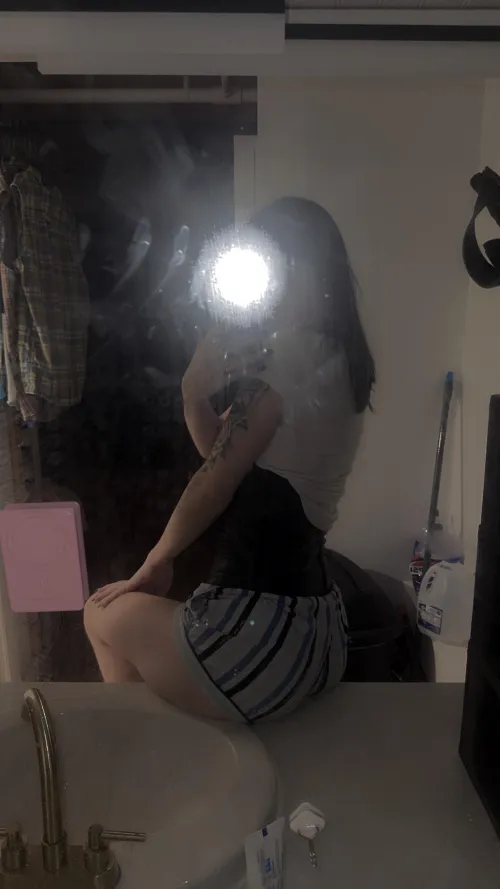 Thumbnail Wicked_bee2775: Needing Red Marks on My Ass - MirrorSelfie