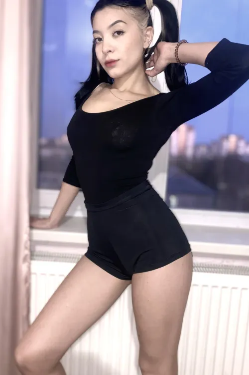 Thumbnail Petite Elegance: Unveiling your_tessa_'s Charm in Ponytails