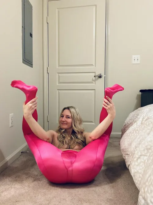 Thumbnail Step into the Pink Palace with boomersoonramg | Discover the World of pantyhose