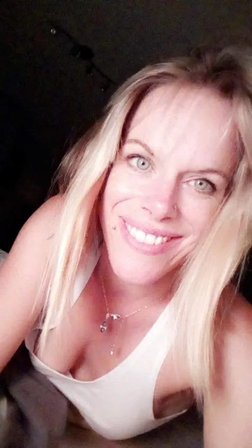 Thumbnail Oops! My Smile Again by Fee_du_logis | Downblouse Category