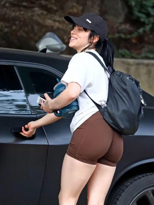 Thumbnail Billie Eilish's Stunning Profile Unveiled - CelebrityButts Category
