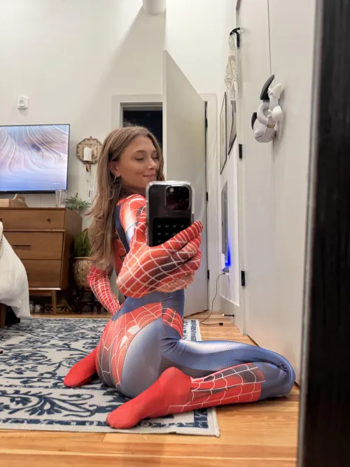 Thumbnail Kitttyyy101 Saves the Day with Unique cosplaybutts Display