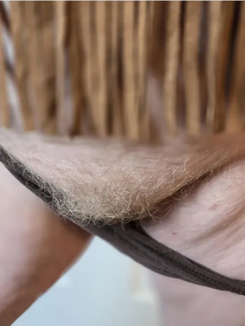 Thumbnail Blonde Bush Delight: Embracing Natural Beauty