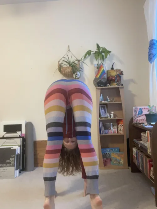 Thumbnail YogaPants Enthusiast: vesperedge's Rainbow Delight