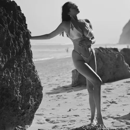 Thumbnail Sasha Ma: A Rising Star in the Modeling World | Matthewhacat
