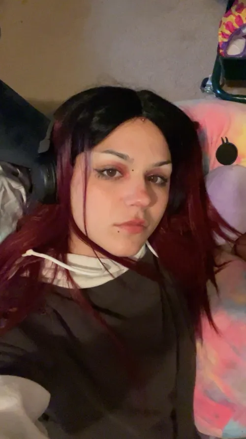 Thumbnail scarletfreaky Sends Greetings with Neon Hair Beauty