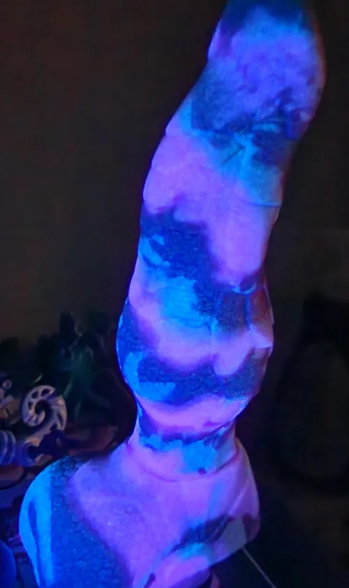 Thumbnail skrooker Sheds Light on Brightness with BD Blacklight Strip on BadDragon