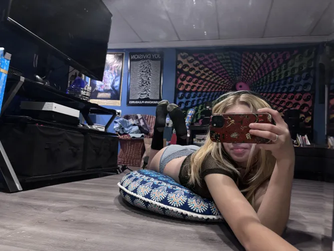 Thumbnail Chill Out with 'Just Chilling P 18f' in barelylegalteens