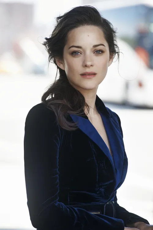 Thumbnail Marion Cotillard: A Glimpse into the Artistry of True Beauty