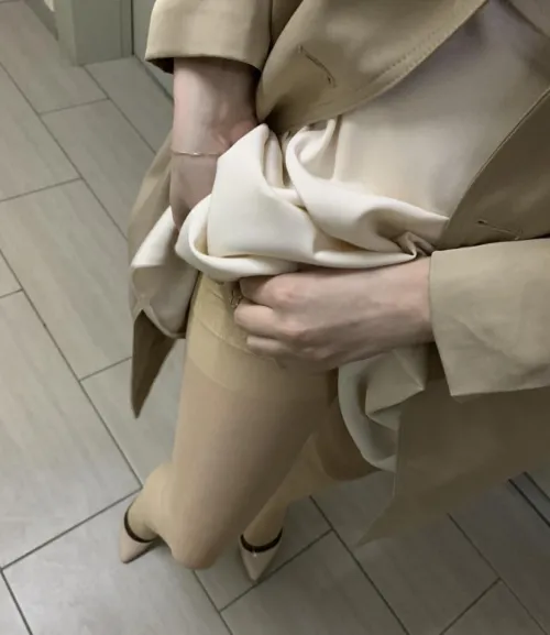 Thumbnail Caught in a Moment at Work by myhubbylikestowatch
