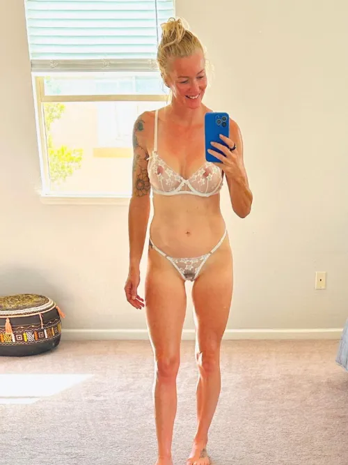 Thumbnail Fun Selfies in Lingerie: F35 Adventure with fitredd - Milf