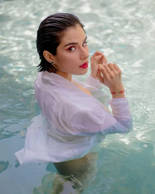 Thumbnail Diana's All Wet: EntertainmentOk4739 Unveils in Sexygirls Category