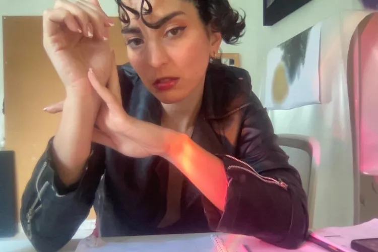 Thumbnail Linasenses Asks: Do You Love My Jacket? - LadiesInLeather Opinion