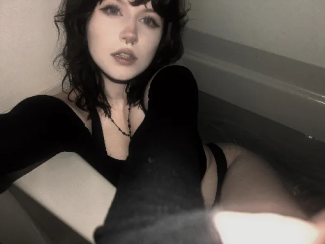 Thumbnail Explore the Intimacy: Crawl in Here with Me by Hangylegalteen