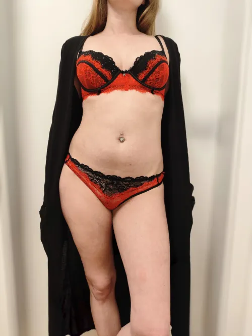 Thumbnail Autintimate: Black and Red Lingerie Hotness