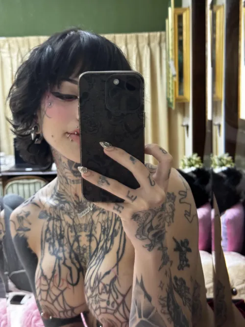 Thumbnail Gothic Glamour: Short-Haired Beauty with Attitude by VennusSativaaa