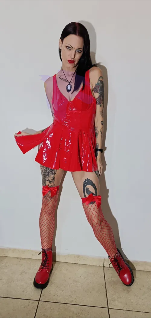 Thumbnail Latex Elegance: Raven_rsa Unveils Stunning Dress | legs