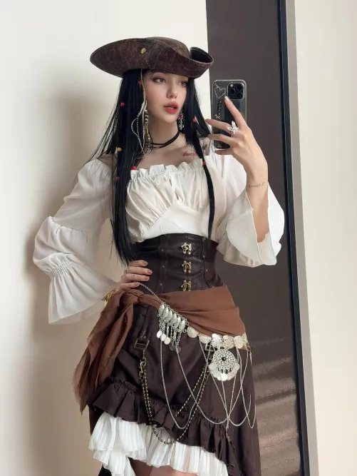 Thumbnail Alina Becker Shines in Captain Jack Sparrow Fem Cosplay