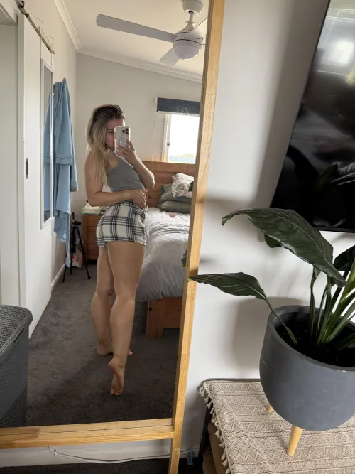 Thumbnail curious94sarah: Flowers for the Best GF on OnlyFansGirls101