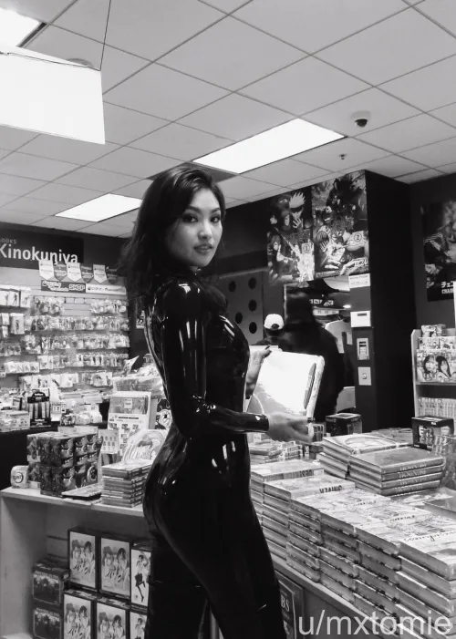 Thumbnail Latex and Literature blend in ShinyPorn | mxtomie Sensual Fusion