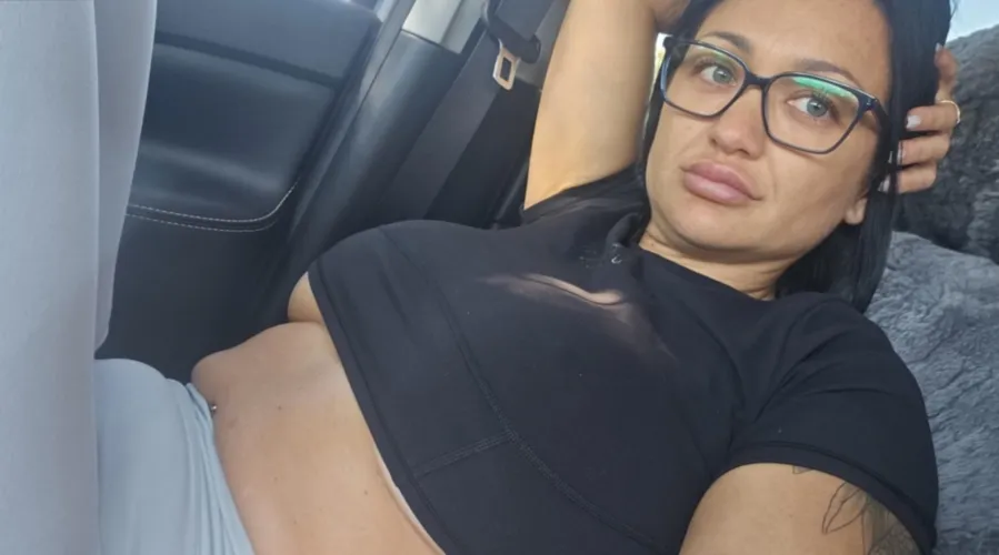 Thumbnail Laid-Back Style: Scary_Ad7246 - croptopgirls