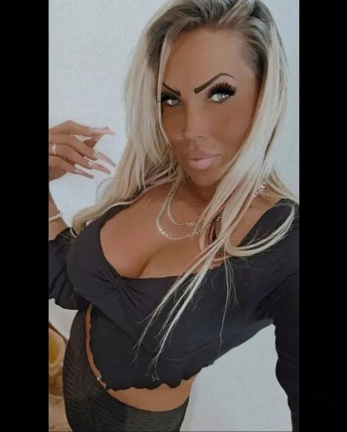 Thumbnail Journey into Admiration of German Bimbos with Thecumbitch69