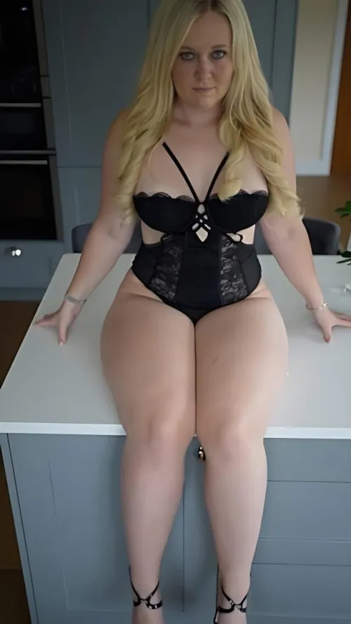 Thumbnail Admiring Body Build - Sammy_thighs in SexyButNotPorn