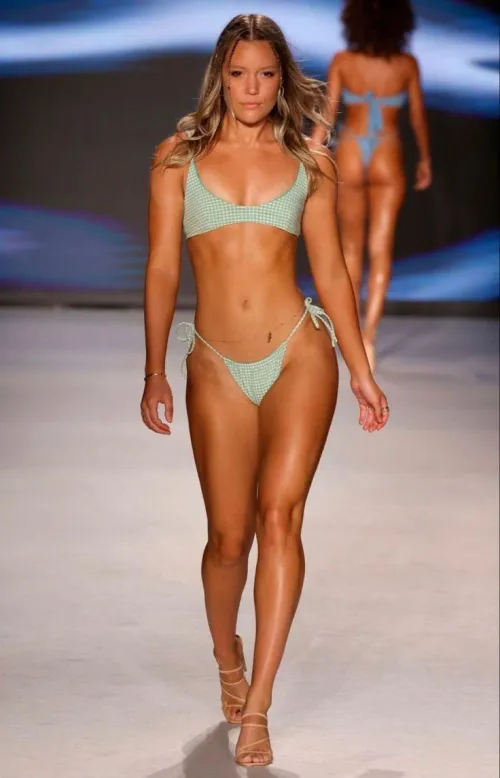 Thumbnail Tiffanywatsonf1's Green Square Athletic Bikini Showcase