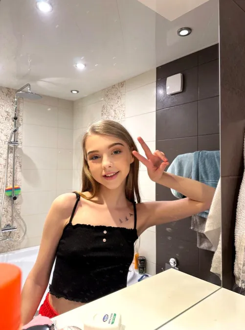 Thumbnail How to Look Sexy in a Top: Tips from HotnessCharmingAngel