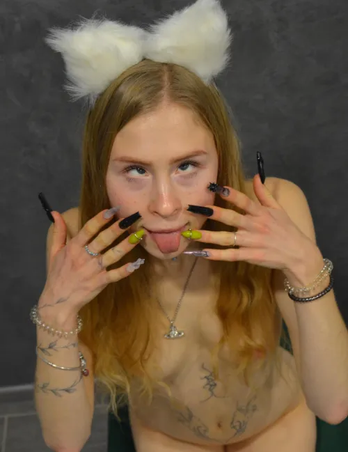 Thumbnail Embrace the Ahegao Look with LondonCatt's NailFetish Adventure