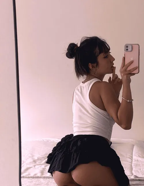 Thumbnail Self-Reflection: Beauty Beyond Words by echimpo in MirrorSelfie