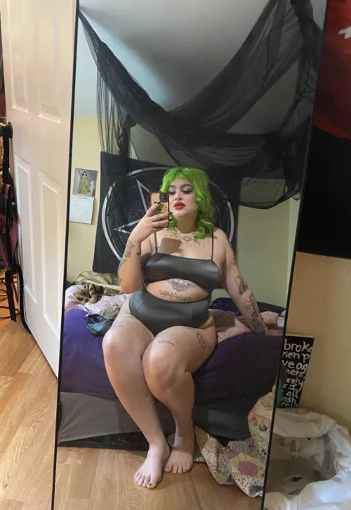 Thumbnail Giantess Fetish Delight: Dive into barbiedolldecay's Unique Frame