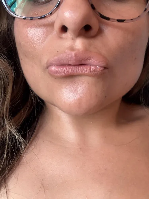 Thumbnail MalaNatural31: Savoring the Taste of a MILF's Lips