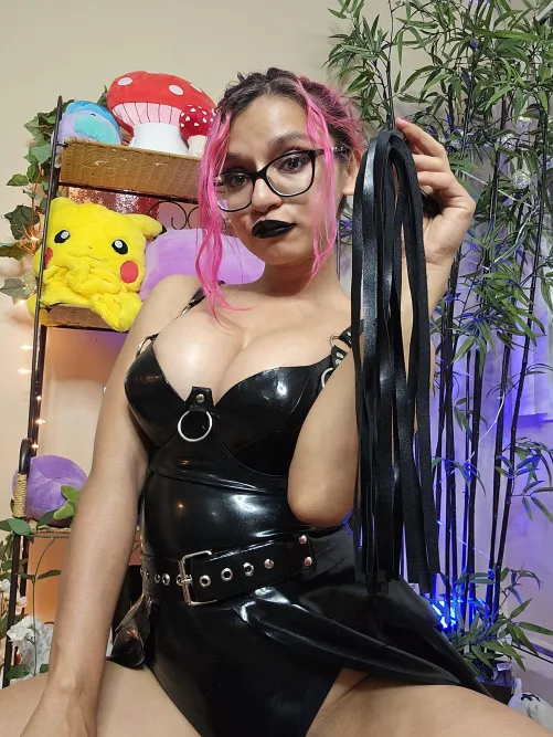 Thumbnail Exploring Dommy Mommy Vibes in the Fetish World by goddess_rarity1