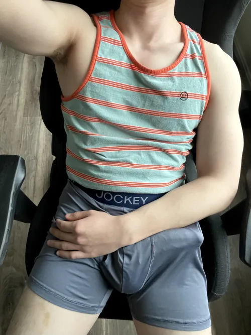 Thumbnail Dive into the 'Thirsttrap Thursday' with 9mmCumshot in Bulges
