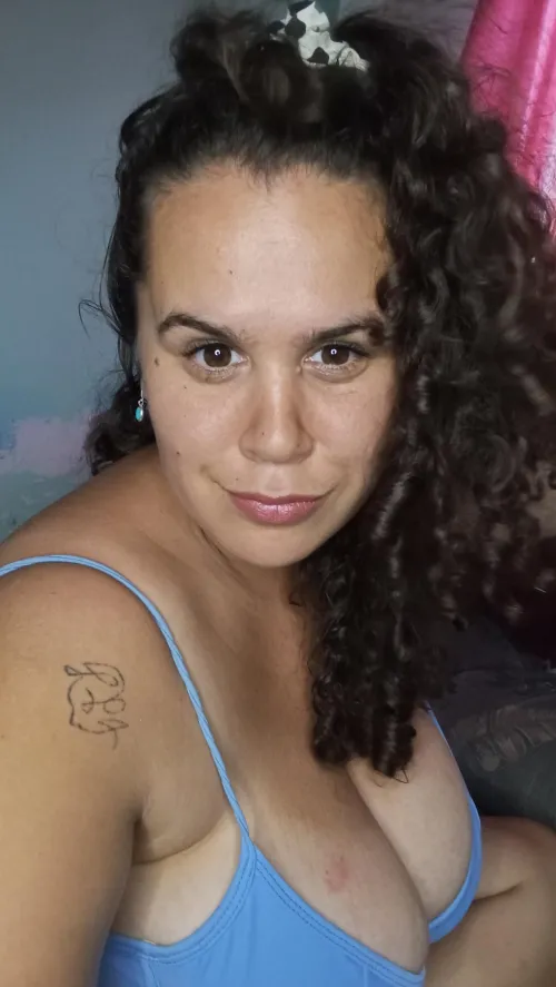 Thumbnail Brunette and Curls - Expert-Associate7301's Insight