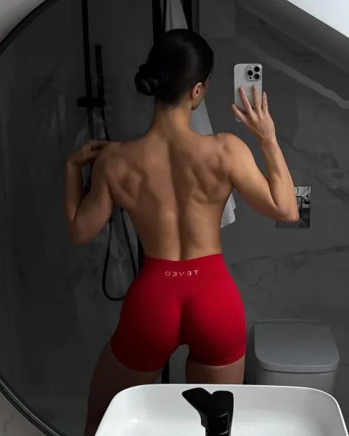 Thumbnail Achieving Fitness Goals: gymxloverx's Shredded Back Secrets