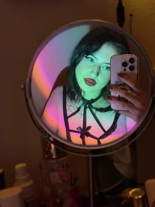 Thumbnail MirrorSelfie: Discover Your Best Angle with cutieblushing
