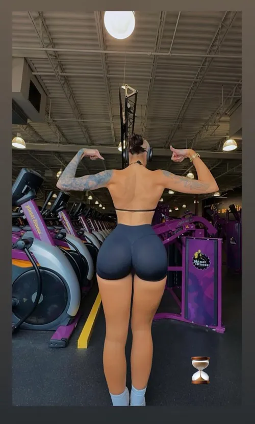 Thumbnail Hourglass Perfection: HotWetHailey's Yoga Pants Secrets