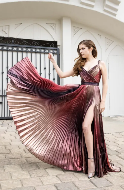 Thumbnail JustAnEUGirl Features Anna Kendrick - Gentleman Boners Icon