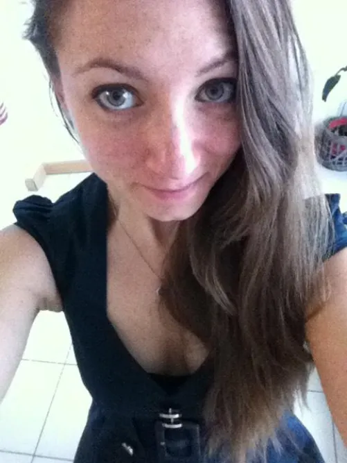 Thumbnail Shy Beauty Unveiled: Infamous_Girly's Braless Revelations
