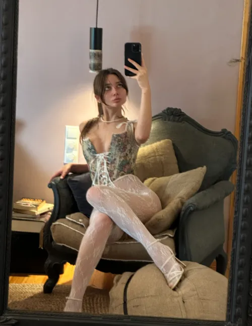 Thumbnail Fashionable Pantyhose Look: Darina_Grape's Style Moment