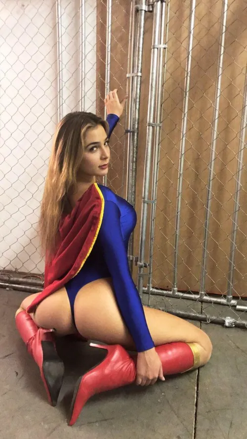 Thumbnail Supergirl Transformation: Blair Williams' Stellar Cosplay