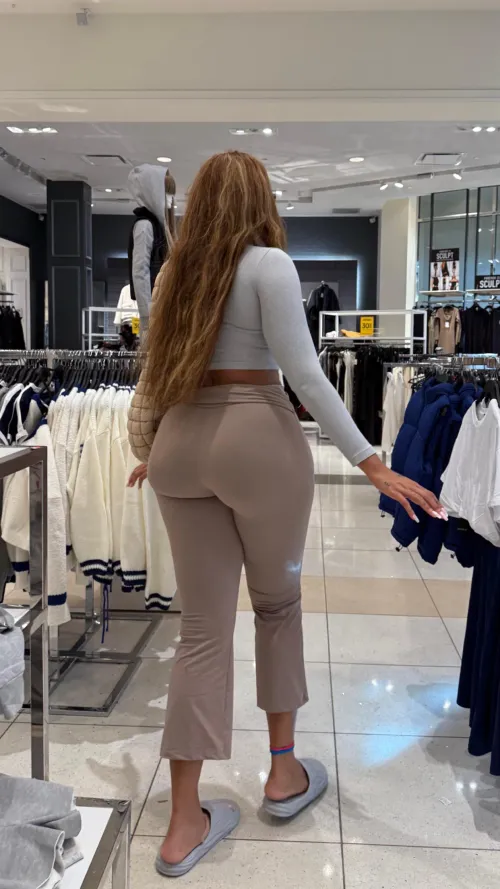 Thumbnail Yoga Pants Enthusiast: How's the Look?