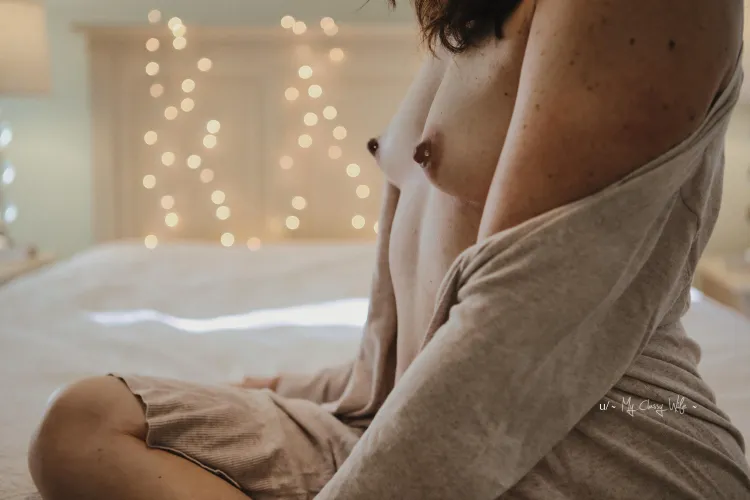 Thumbnail Enjoy the Pretty Lights with myclassywife | MILF Delights
